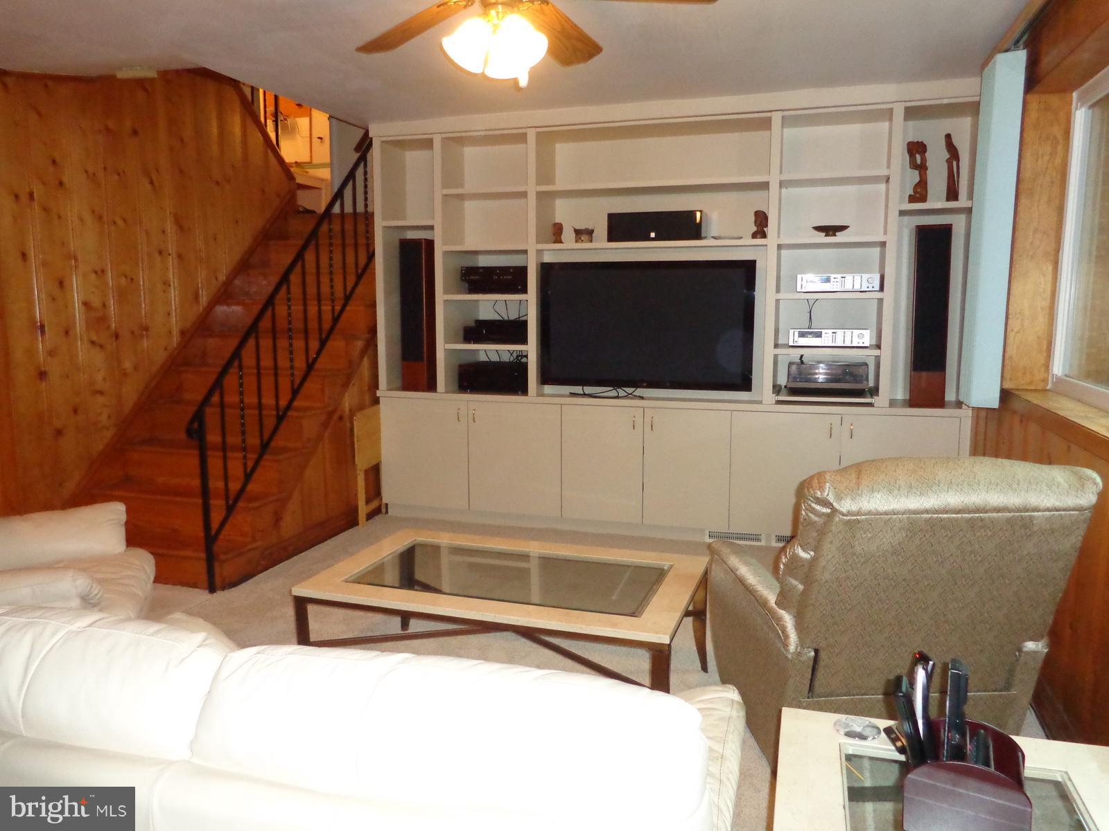 561 Brook Road Towson, MD 21286 - Photo 9 of 27 Family Room