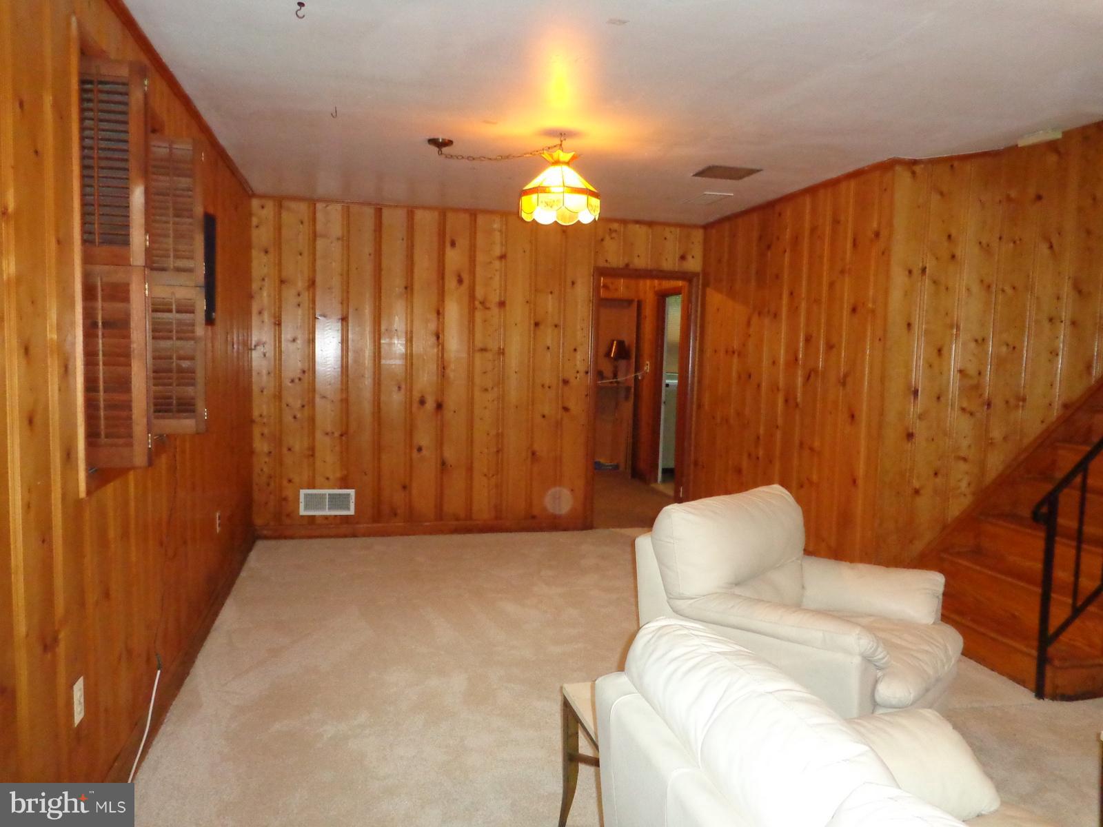 561 Brook Road Towson, MD 21286 - Photo 10 of 27 Family Room