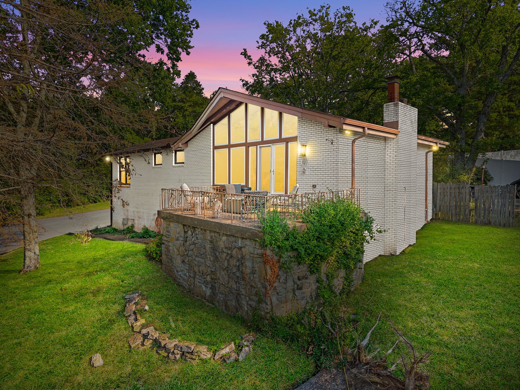 a view of a backyard with garden