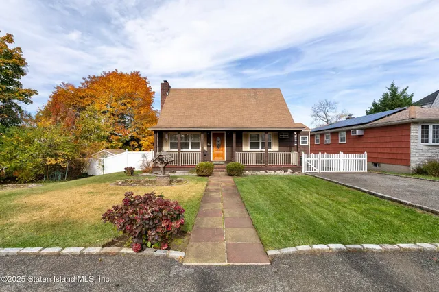 $818,888 | 441 Purdy Avenue | South New York