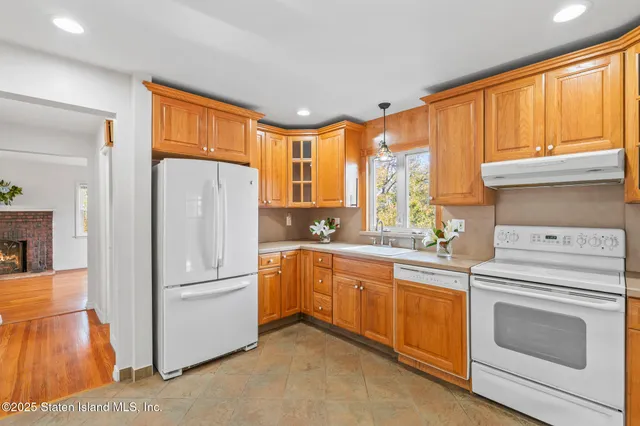 $818,888 | 441 Purdy Avenue | South New York