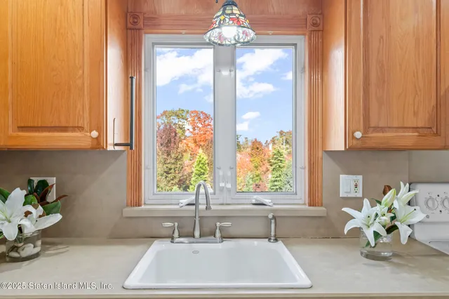 $818,888 | 441 Purdy Avenue | South New York