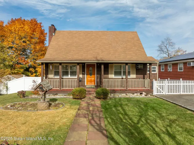 $818,888 | 441 Purdy Avenue | South New York