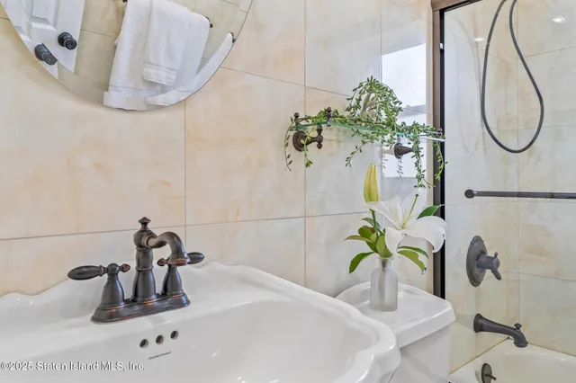 $818,888 | 441 Purdy Avenue | South New York