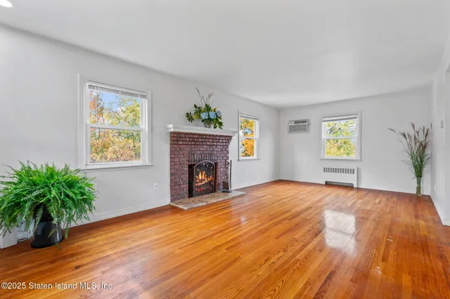 $818,888 | 441 Purdy Avenue | South New York
