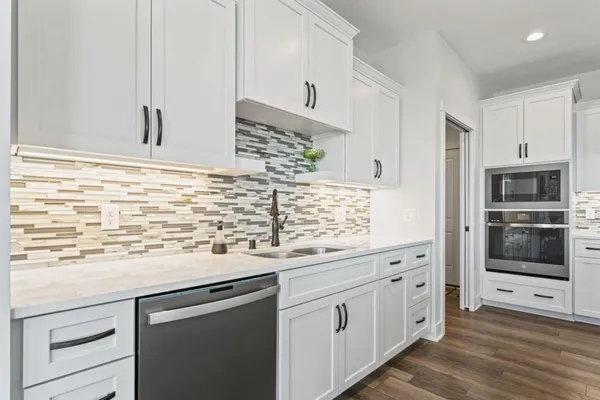 $715,000 | 689 Steenhoek Lane Northeast, Byron, MN 55920