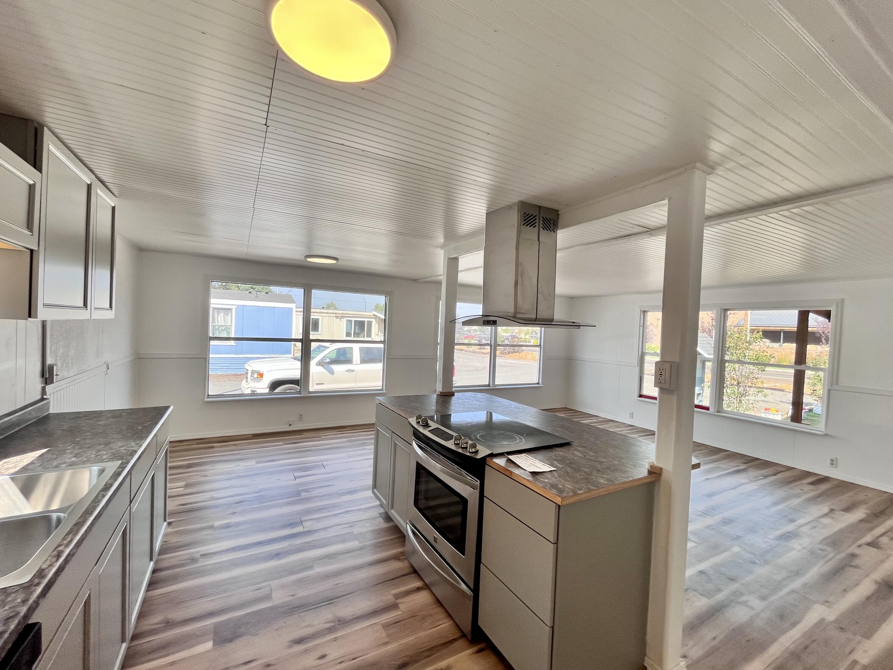 51386 Huntington Road, Unit 3 La Pine, OR 97739 - Photo 4 of 13 Kitchen