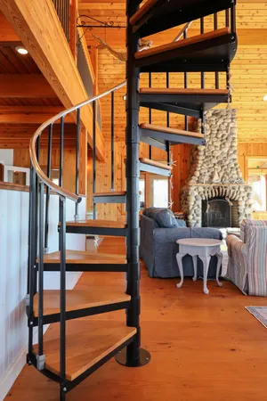 $1,695,000 | 28 City Point Road, Vinalhaven, ME 04863