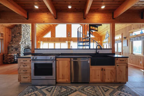 $1,695,000 | 28 City Point Road, Vinalhaven, ME 04863