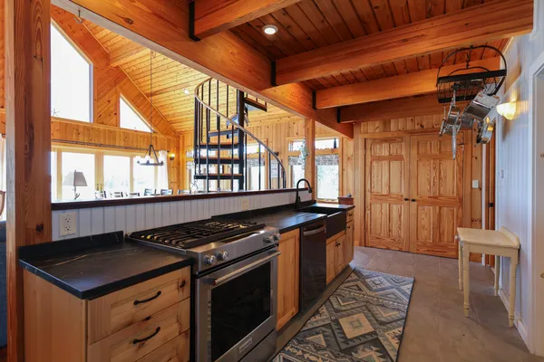 $1,695,000 | 28 City Point Road, Vinalhaven, ME 04863