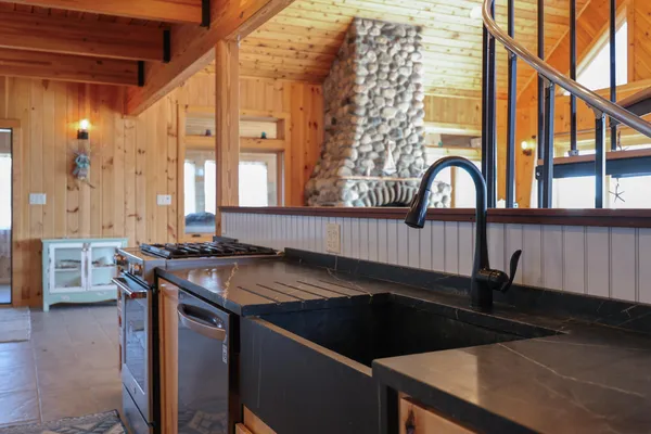 $1,695,000 | 28 City Point Road, Vinalhaven, ME 04863