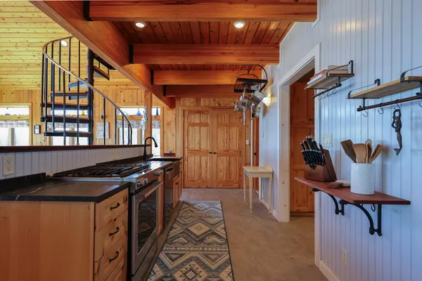 $1,695,000 | 28 City Point Road, Vinalhaven, ME 04863