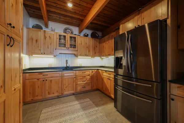 $1,695,000 | 28 City Point Road, Vinalhaven, ME 04863