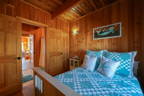 $1,695,000 | 28 City Point Road, Vinalhaven, ME 04863