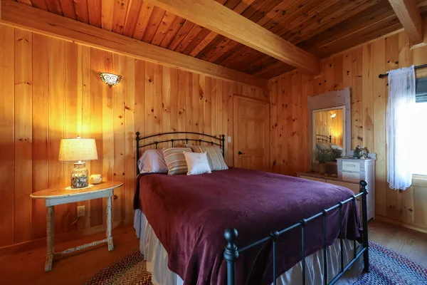 $1,695,000 | 28 City Point Road, Vinalhaven, ME 04863