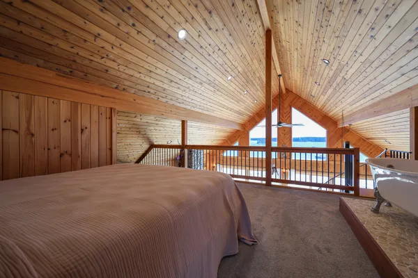 $1,695,000 | 28 City Point Road, Vinalhaven, ME 04863