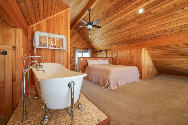 $1,695,000 | 28 City Point Road, Vinalhaven, ME 04863