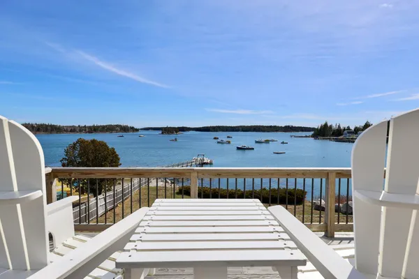 $1,695,000 | 28 City Point Road, Vinalhaven, ME 04863