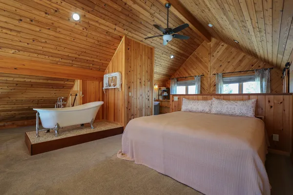 $1,695,000 | 28 City Point Road, Vinalhaven, ME 04863