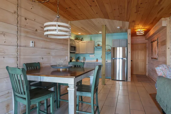 $1,695,000 | 28 City Point Road, Vinalhaven, ME 04863