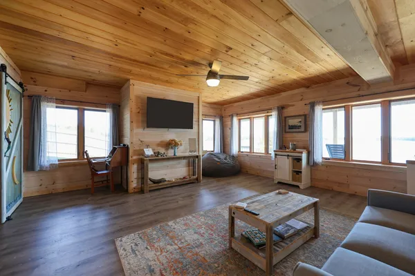 $1,695,000 | 28 City Point Road, Vinalhaven, ME 04863