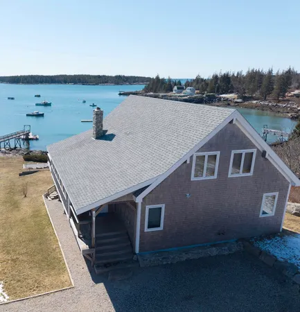 $1,695,000 | 28 City Point Road, Vinalhaven, ME 04863