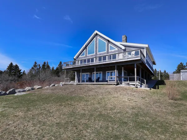 $1,695,000 | 28 City Point Road, Vinalhaven, ME 04863