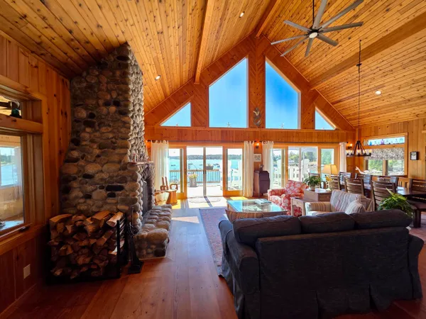 $1,695,000 | 28 City Point Road, Vinalhaven, ME 04863