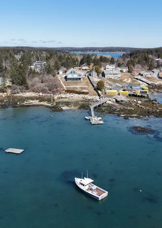 $1,695,000 | 28 City Point Road, Vinalhaven, ME 04863