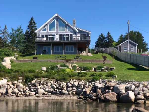 $1,695,000 | 28 City Point Road, Vinalhaven, ME 04863