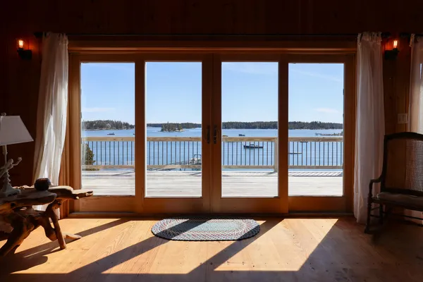$1,695,000 | 28 City Point Road, Vinalhaven, ME 04863