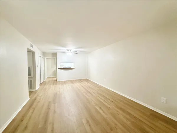 $750 | 2400 5th Street, Unit 3, Bay City, TX 77414