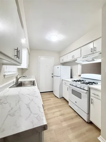 $750 | 2400 5th Street, Unit 3, Bay City, TX 77414