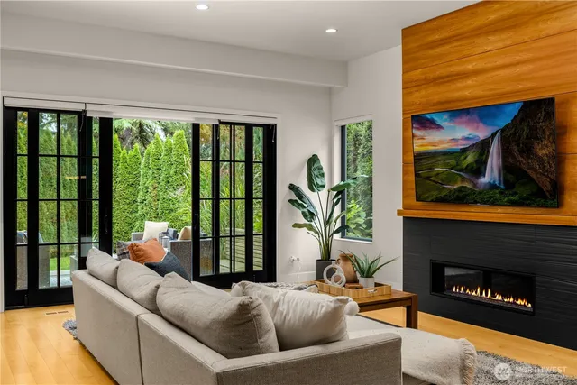 $3,550,000 | 7002 93rd Avenue Southeast, Mercer Island, WA 98040