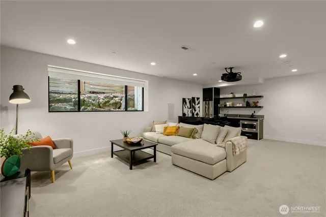 $3,550,000 | 7002 93rd Avenue Southeast, Mercer Island, WA 98040