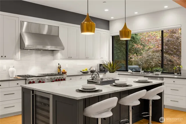 $3,550,000 | 7002 93rd Avenue Southeast, Mercer Island, WA 98040