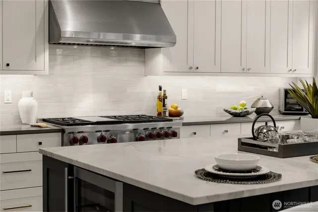 $3,550,000 | 7002 93rd Avenue Southeast, Mercer Island, WA 98040