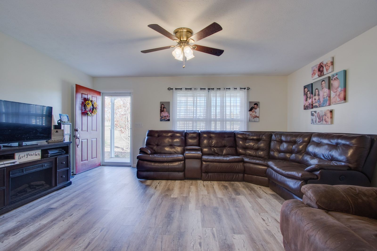 76 Fite Road Watertown, TN 37184 - Photo 6 of 19 a living room with furniture and a flat screen tv