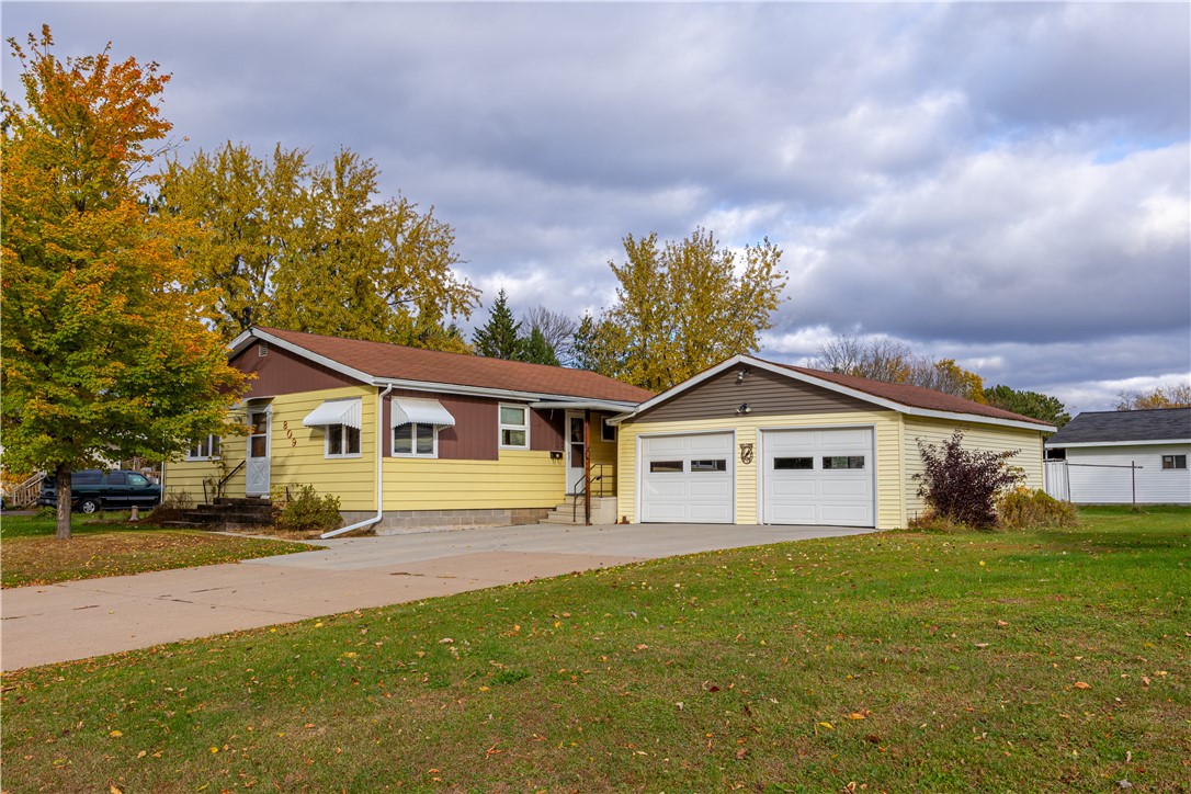 809 East 6th Street South Ladysmith, WI 54848 - Photo 2 of 24