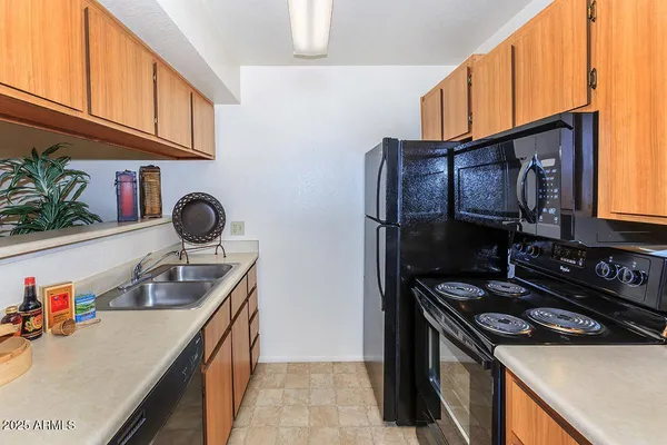 $1,099 | 3040 East Shea Boulevard, Phoenix, AZ 85028