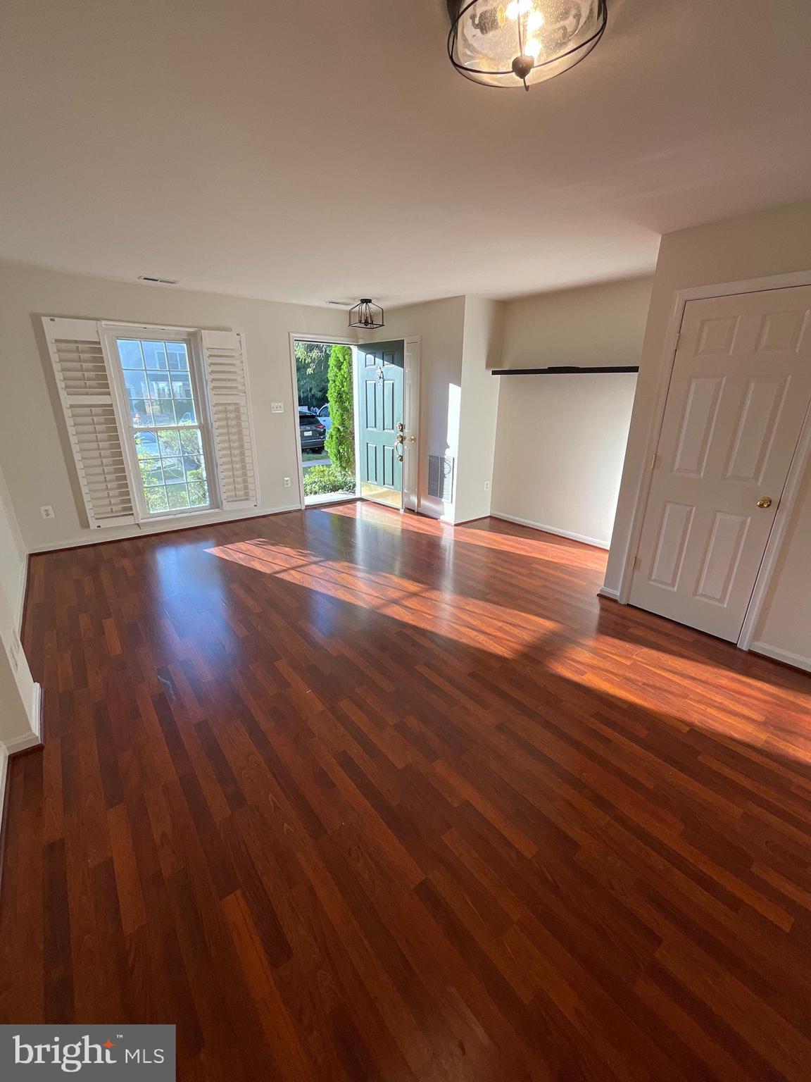 42793 Pilgrim Square Chantilly, VA 20152 - Photo 3 of 22