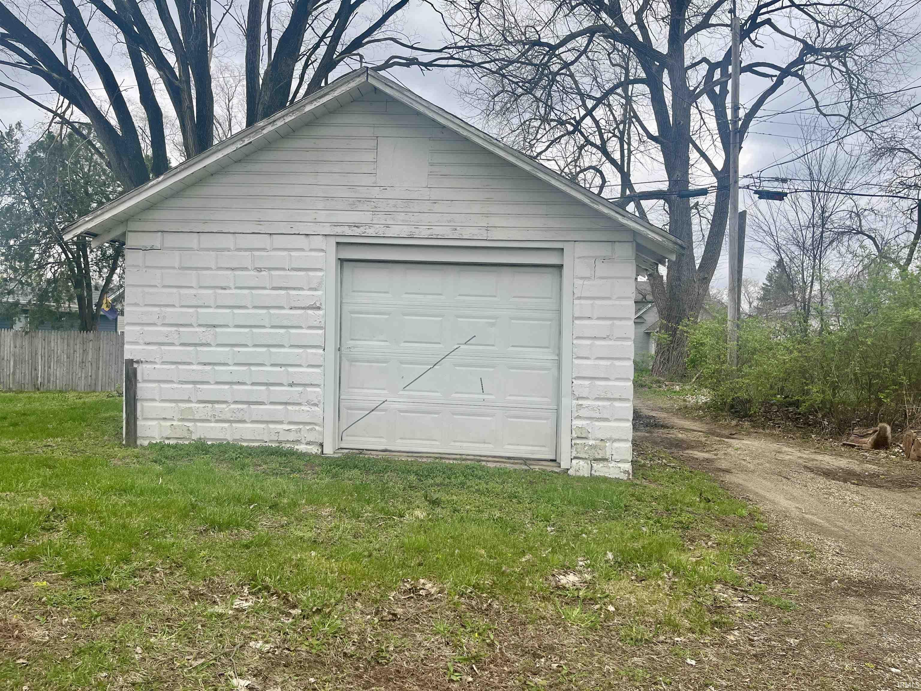 916 Stanfield Street South Bend, IN 46617 - Photo 3 of 4