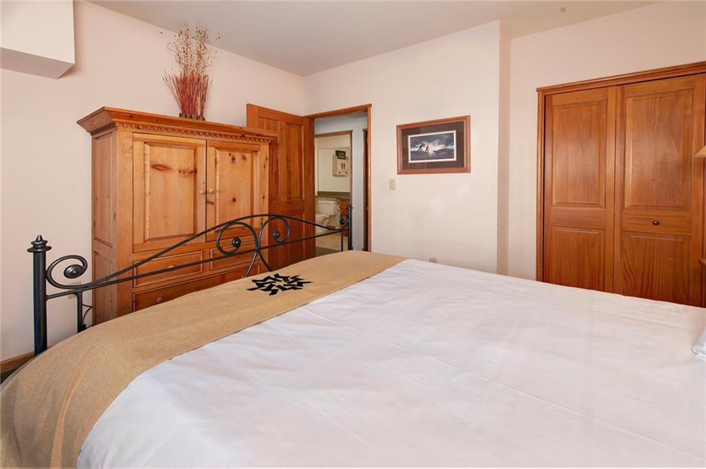 195 River Run Road, Unit 8017 Keystone, CO 80435 - Photo 20 of 32 a bedroom with a bed and a window