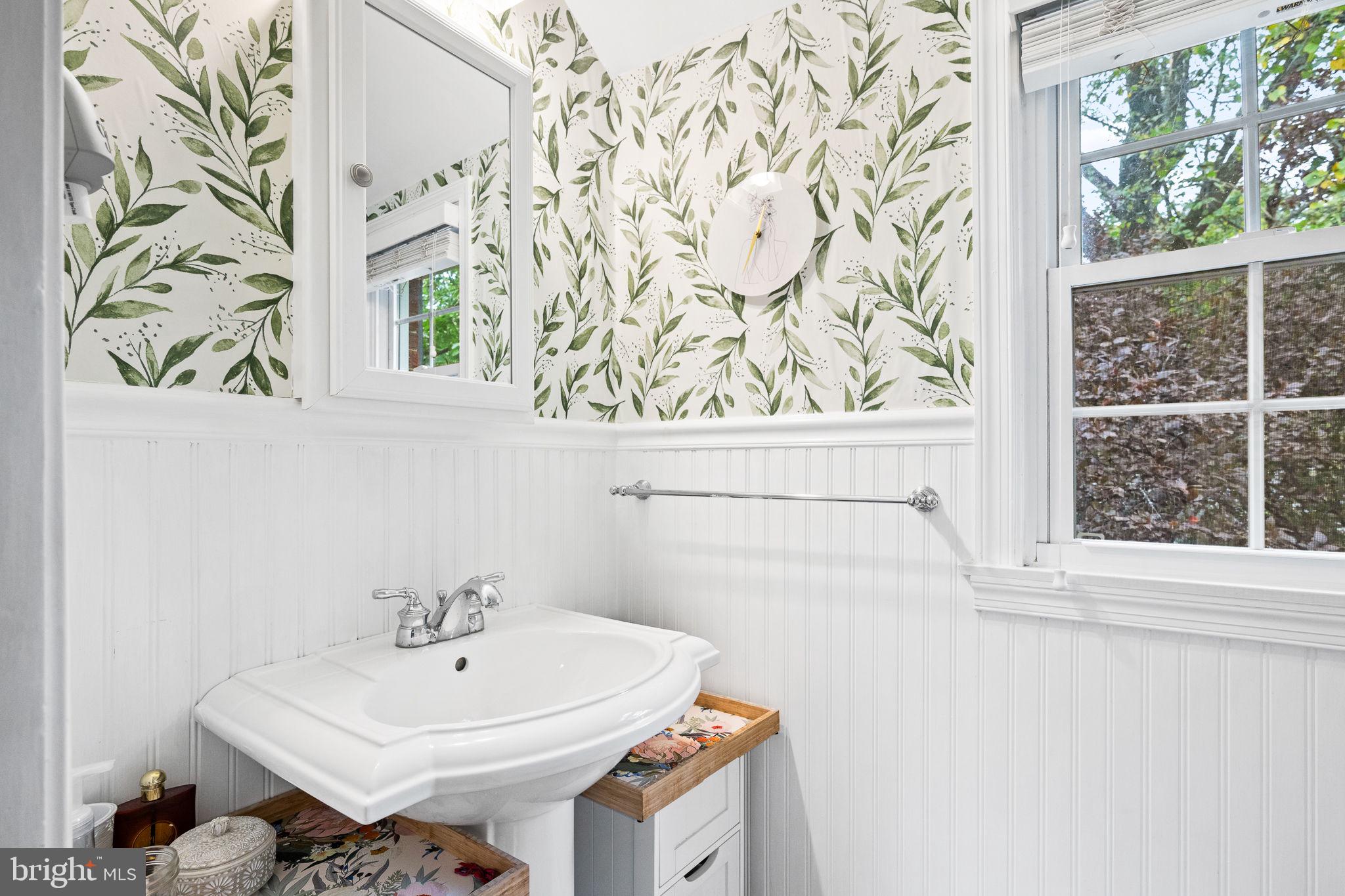 9200 Sudbury Road Silver Spring, MD 20901 - Photo 18 of 41 Owner's suite Half bath