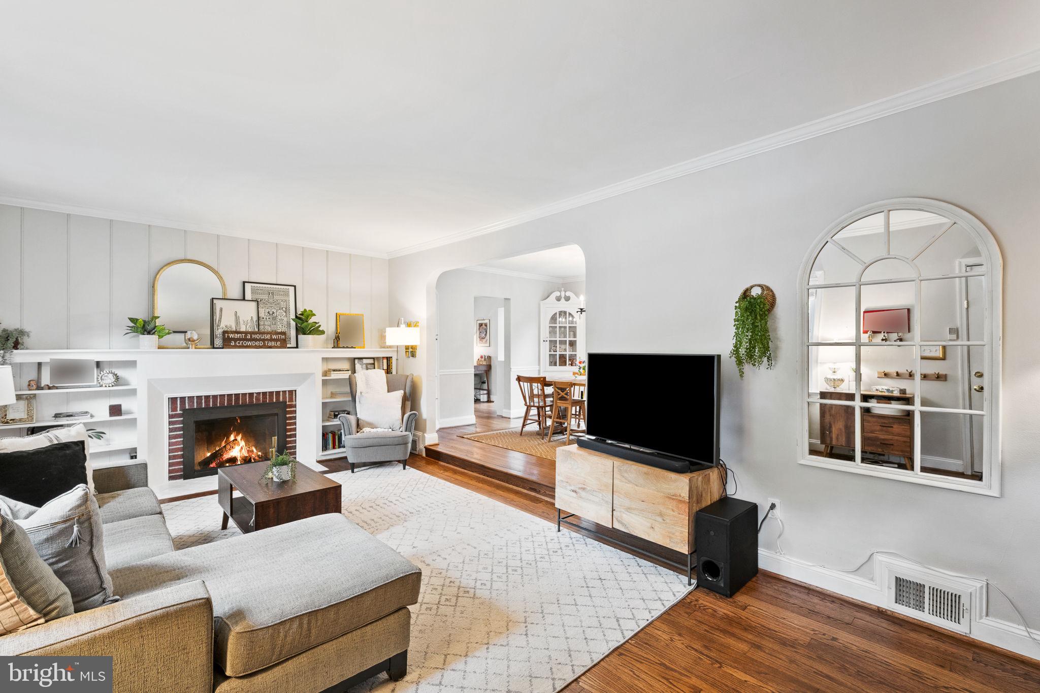 9200 Sudbury Road Silver Spring, MD 20901 - Photo 3 of 41 Living room