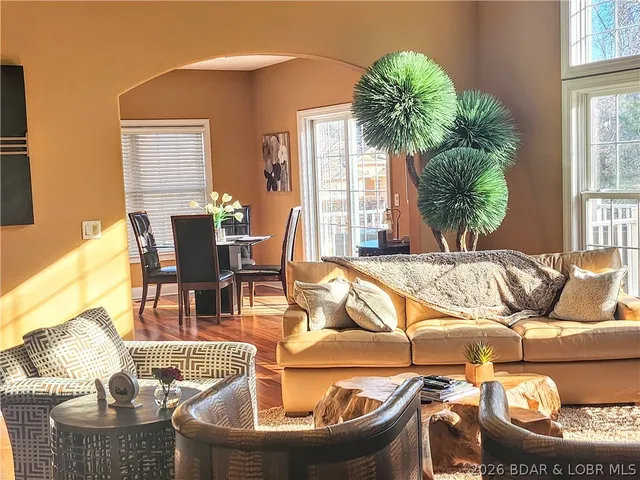 $465,000 | 70 Via Da Contro, Sunrise Beach, MO 65079