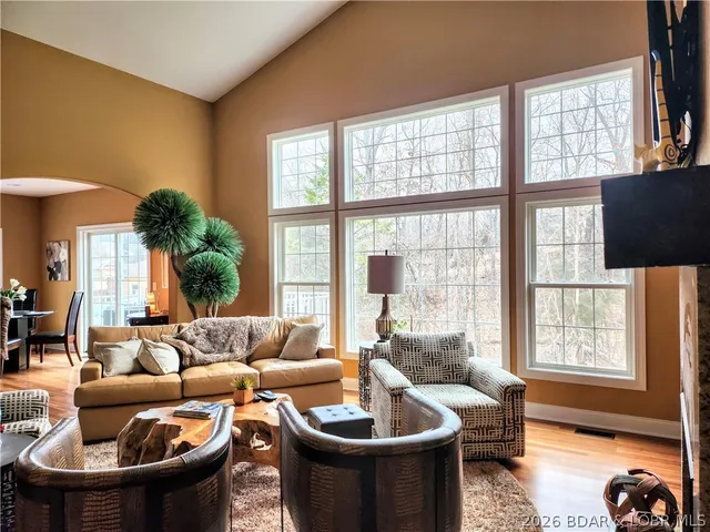 $465,000 | 70 Via Da Contro, Sunrise Beach, MO 65079