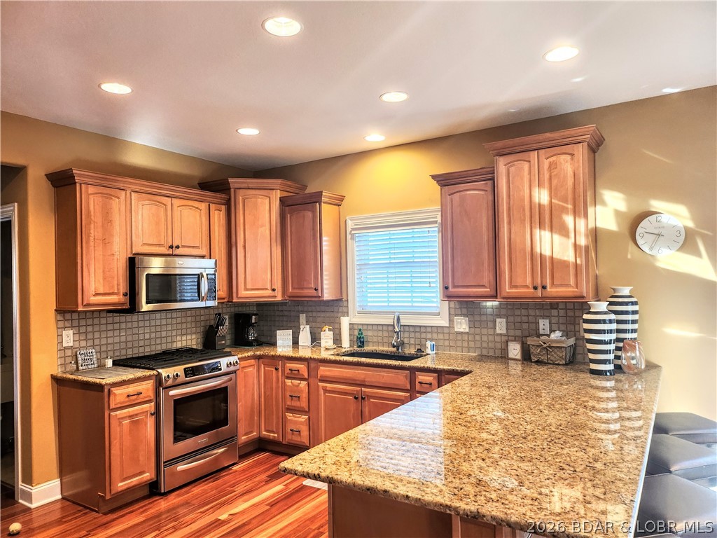 70 Via Da Contro Sunrise Beach, MO 65079 - Photo 6 of 32 Beautifully appointed kitchen