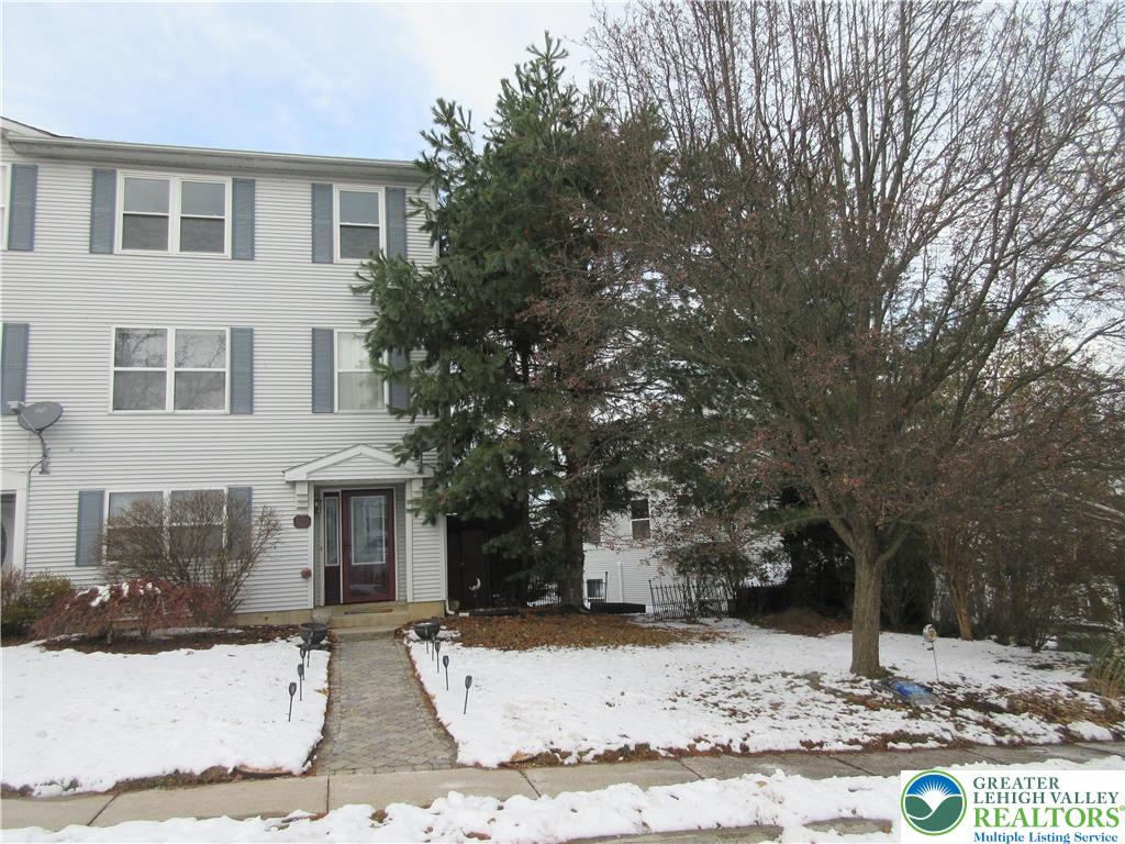 Welcome home to 1289 Forest Road