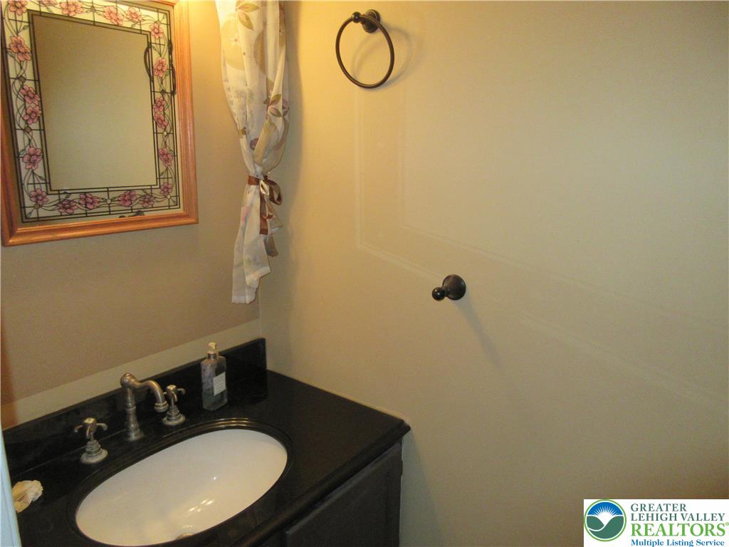 1289 Forest Road Whitehall, PA 18052 - Photo 15 of 23